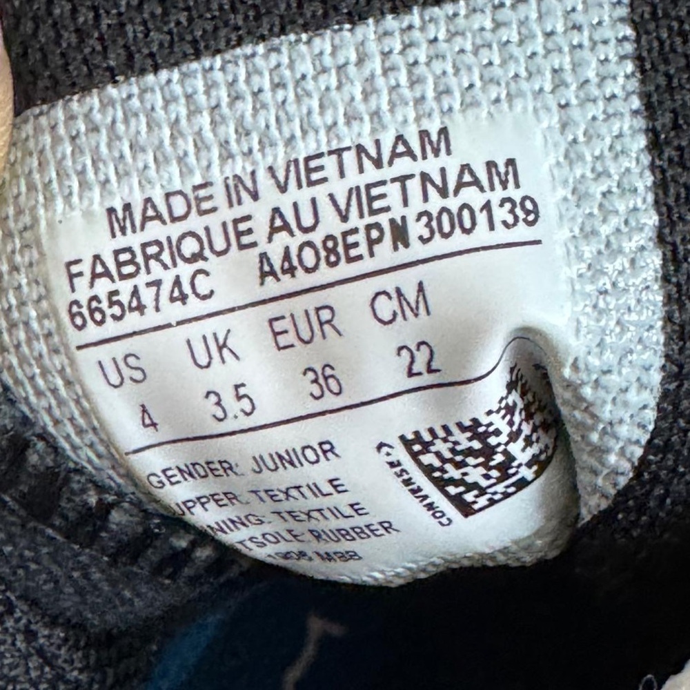 Converse Kids' Black Sneakers with Unicorn Design Size 4 - Picture 2 of 7